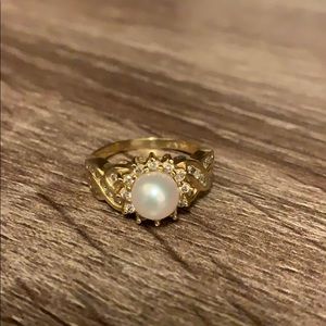 14k gold ring w/ pearl